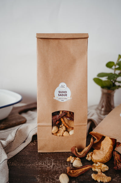 Suho sadje z orehi in lešniki