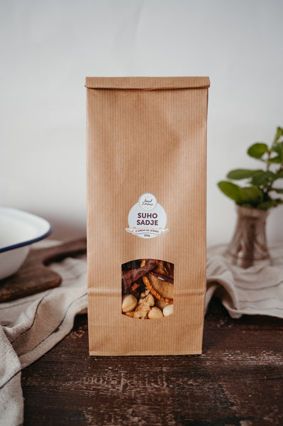 Suho sadje z orehi in lešniki